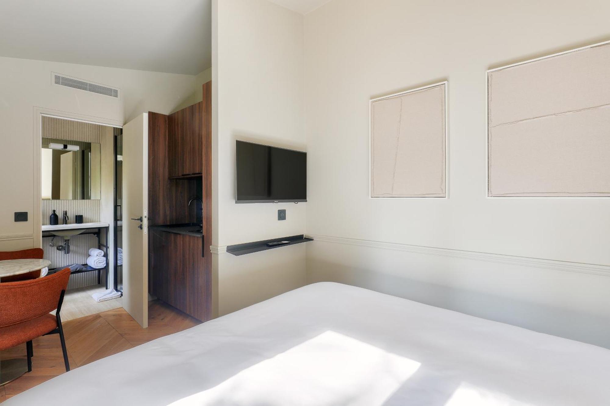 Double Room,1650146236:JPEG